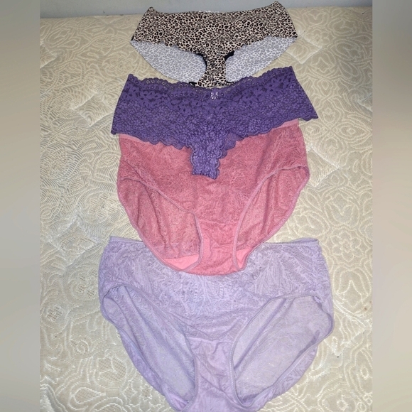 A bundle of 4 pairs of ladies' large panties. Sexy, comfortable, lingerie - Picture 1 of 15